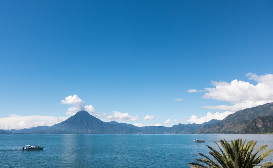 Vue du lac Atitlán à partir du village de Panajachel