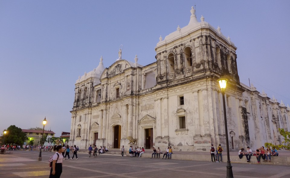 La cathédrale de la place centrale de Léon