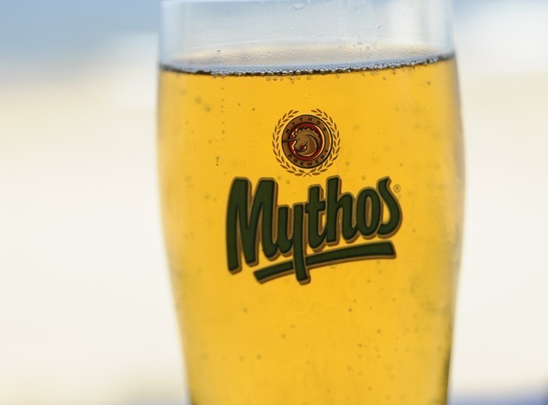 Bonne bière fraîche la Mythos reste classique et bien répandue