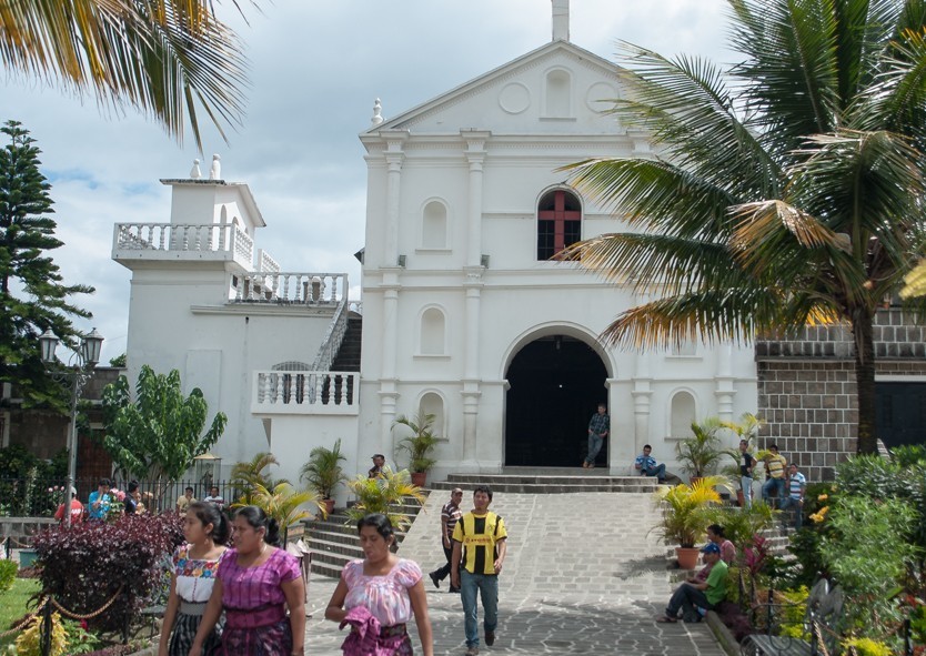 Place de l'église, lieu commun dans tous les villages des environs