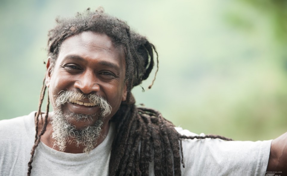 Notre guide Rastafari et son sourire contagieux