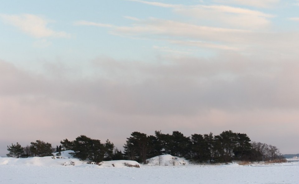 Un paysage d'hiver typique de Finlande