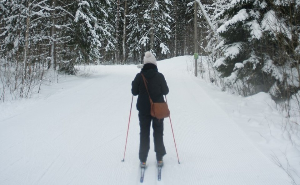 Alizé qui s'apprête au ski de fond en Finlande, une vraie experte!